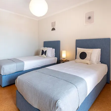 Comfy 3 Bdr Flat With Pool & Balcony By Lovelystay Portimao