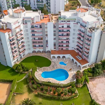Comfy 3 Bdr Flat With Pool & Balcony By Lovelystay * Портиман