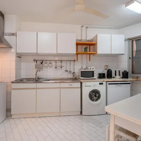 Apartment Comfy 3 Bdr Flat With Pool & Balcony By Lovelystay Portimao