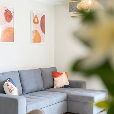 Apartment Comfy 3 Bdr Flat With Pool & Balcony By Lovelystay