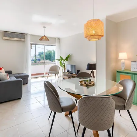 Apartment Comfy 3 Bdr Flat With Pool & Balcony By Lovelystay Portimão