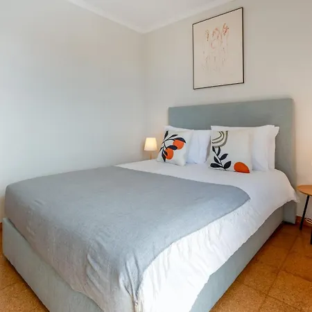 Comfy 3 Bdr Flat With Pool & Balcony By Lovelystay