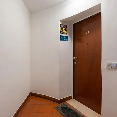 Apartamento Comfy 3 Bdr Flat With Pool & Balcony By Lovelystay