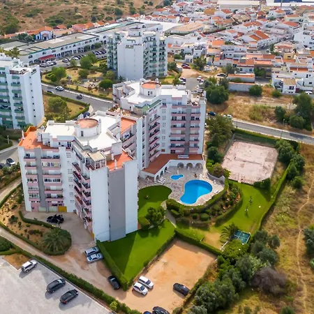 Comfy 3 Bdr Flat With Pool & Balcony By Lovelystay * Portimão