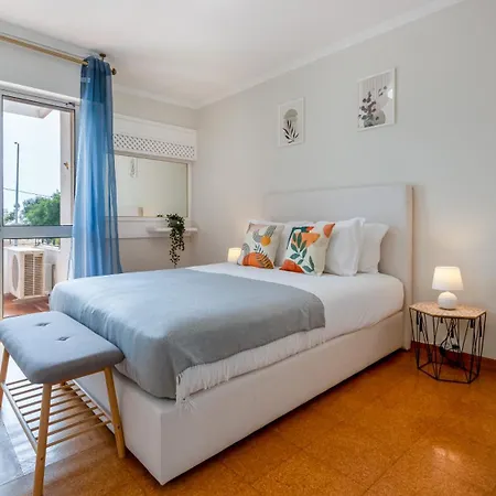 Comfy 3 Bdr Flat With Pool & Balcony By Lovelystay *