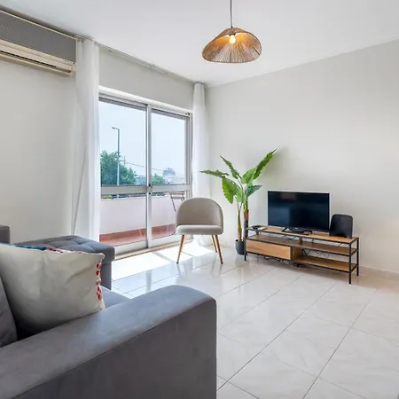 Apartment Comfy 3 Bdr Flat With Pool & Balcony By Lovelystay Portimão