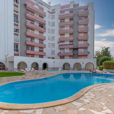 Comfy 3 Bdr Flat With Pool & Balcony By Lovelystay