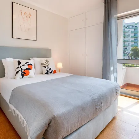 アパート Comfy 3 Bdr Flat With Pool & Balcony By Lovelystay ポルティマン