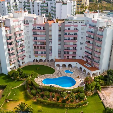 Apartment Comfy 3 Bdr Flat With Pool & Balcony By Lovelystay Portimão